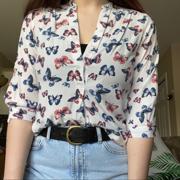 2 for 25 💗 Butterfly Patterned Blouse - Picture 2 of 4